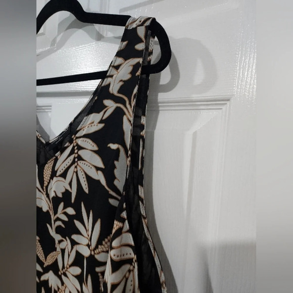 Lane Bryant Cream Tan Bordered Leaves Swing V-Neck Single-Layer Chiffon Tank 26 - Picture 8 of 12